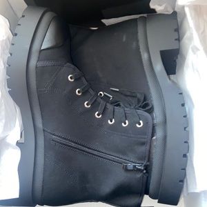 Black ankle boots soooo cute!!!!